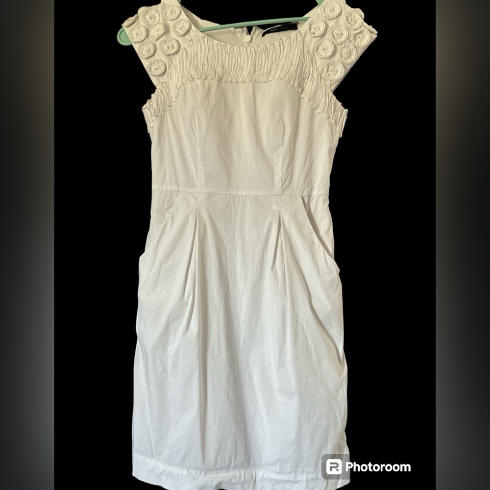 BCBG Maxazria white floral midi dress with pockets